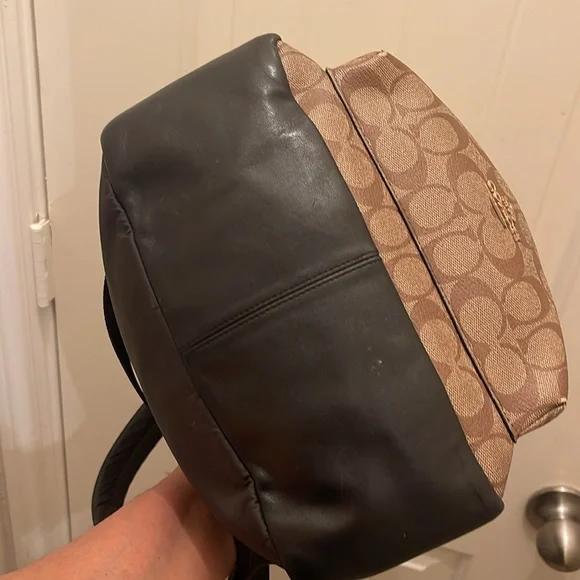 Coach, please check all picture of condition - Picture 9 of 16